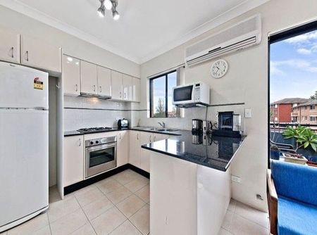 Well presented 2 Bedroom security unit, close to buses. - Photo 4
