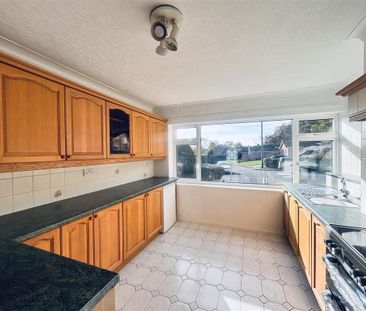 3 bedroom semi-detached bungalow to rent - Photo 6