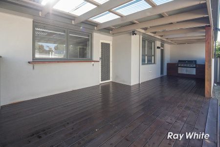 “Charming 3-Bedroom in Ideal Location” - Photo 2