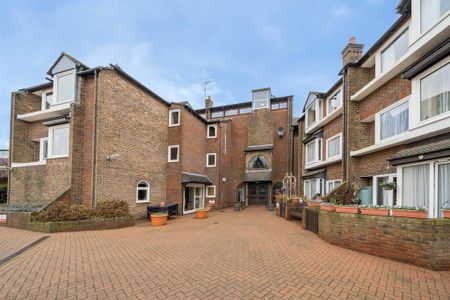 1 bedroom retirement property to rent - Photo 2