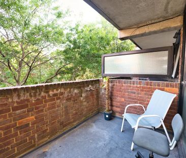 1 bedroom in a flat share to rent - Photo 4