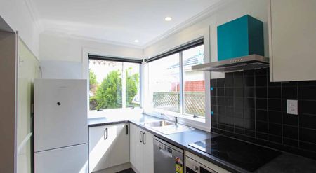 Spacious Family Home - Photo 3