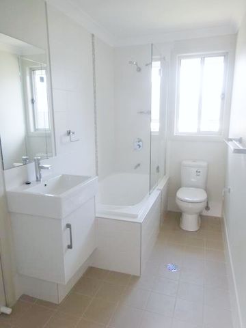 Neat 2-Bedroom Duplex - Water included - Photo 5