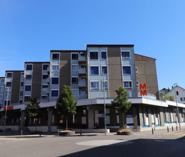 Situé au centre-ville de Payerne - Photo 2