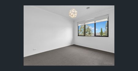 Cardinia Lakes gem made for year-round entertaining! - Photo 3