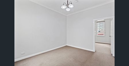 Prime inner-city location with excellent transport links - Photo 3