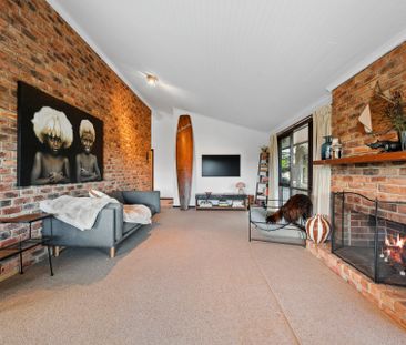 Coastal Retreat in Exclusive Pocket of Shoreham 3-6 Month Lease Ava... - Photo 2