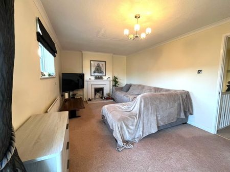 2 Bed Terraced House, Mayfair Gardens, SO15 - Photo 2