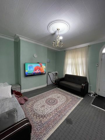 2 Bed Terraced House, Conway Mount, LS8 - Photo 4