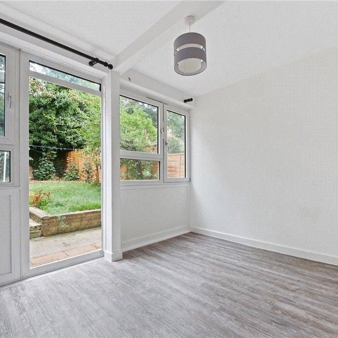 4 bedroom maisonette to rent - Photo 1