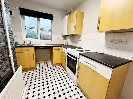2 bedroom end of terrace house to rent - Photo 1