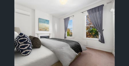 Beautiful balance of classical and contemporary - Photo 3