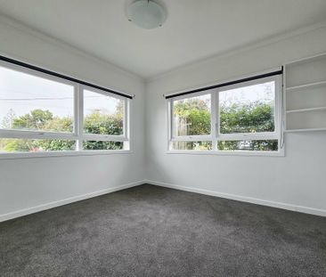 Renovated 4 Bedroom Family Home in Popular Opaheke! - Photo 2