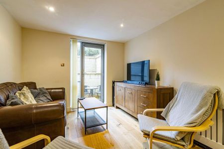 2 bedroom flat to rent - Photo 3