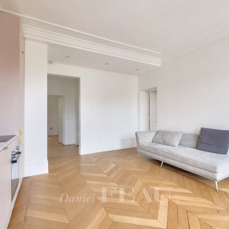 Vue exceptionnelle sur la Place Hoche VERSAILLES– Appartement de charme meublé - Photo 1