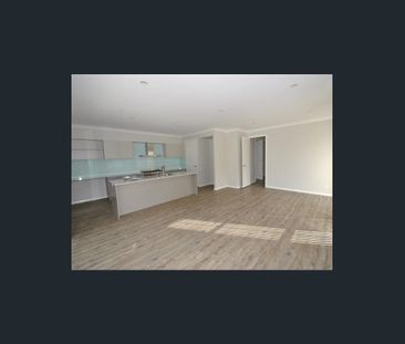 LOVELY FAMILY HOME - Photo 5