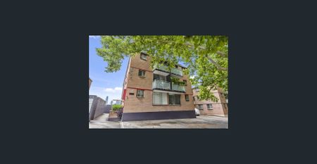 Spacious One Bedroom Apartment - Photo 2