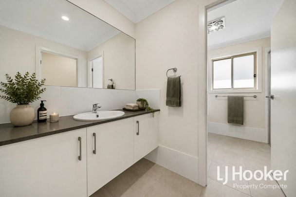 Brand New & Move in Ready - Ducted Air Conditioning - Two Living Zones - Photo 1