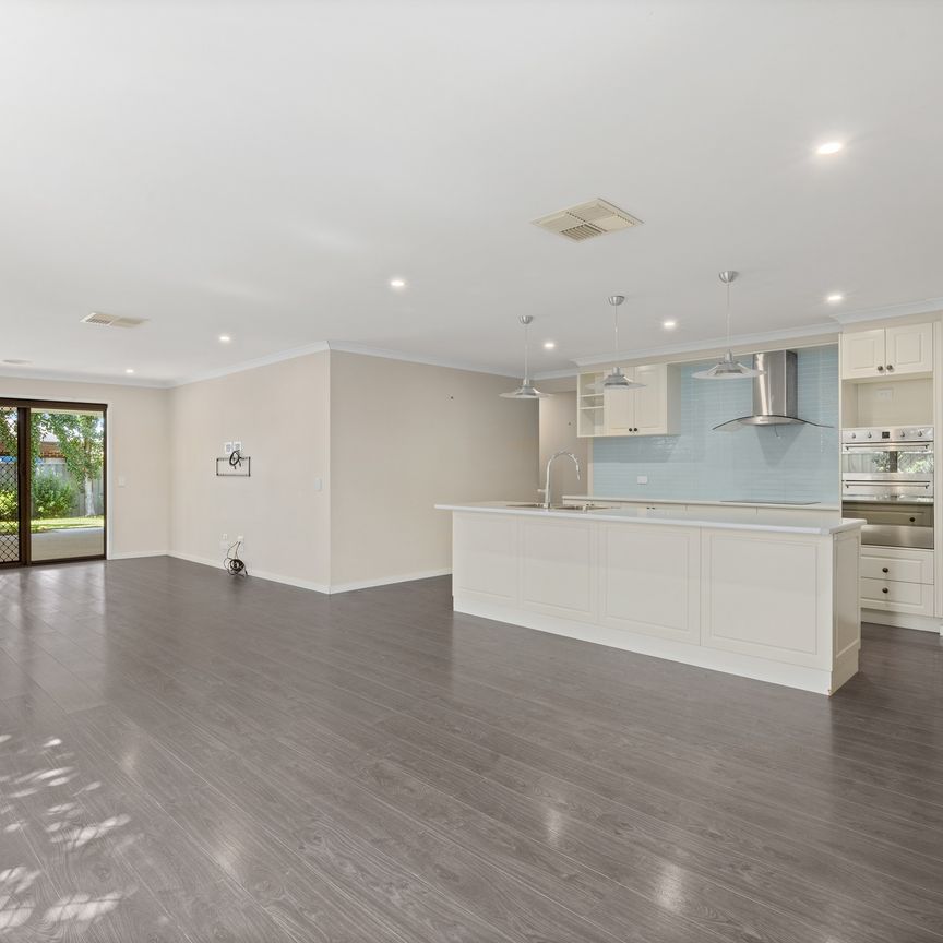 Spacious Four-bedroom Home In Quiet Thurgoona Estate - Photo 1