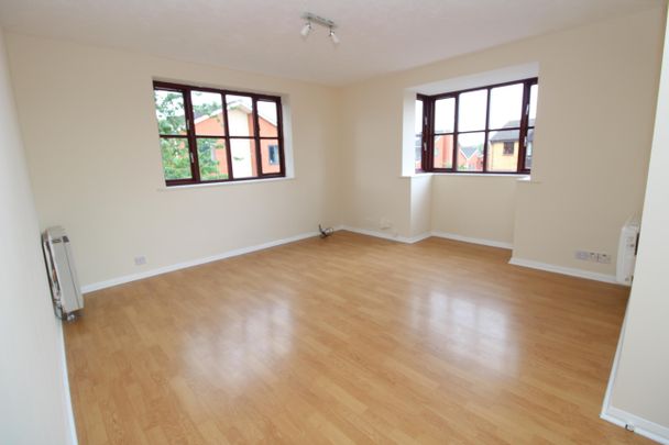 Spring Grove, Mitcham - Photo 1