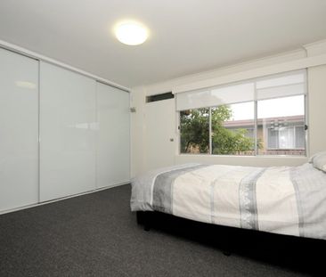 Lovely, Light and Bright Studio Apartment - With Communal Swimming ... - Photo 3
