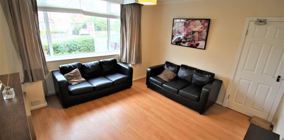4 bedroom semi-detached house to rent - Photo 2
