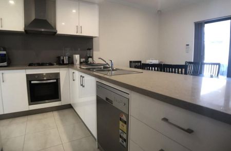 Stylish and Low-Maintenance Living: Your Dream Home Awaits! - Photo 3