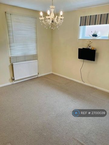 3 bedroom detached house to rent - Photo 2