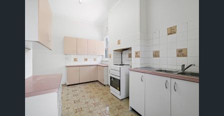 Spacious Two-Bedroom Apartment in a Convenient Location - Photo 4