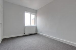 2 BEDROOM House - Terraced - Photo 4