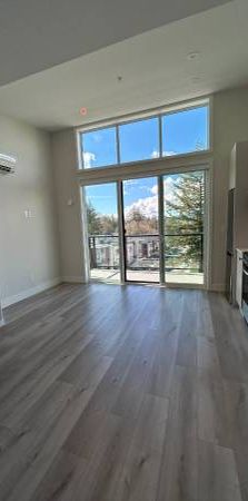 York Studio 612 - Stunning - bright studio for rent in Garrison area! - Photo 1