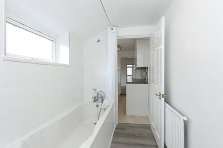 3 bedroom link detached house to rent - Photo 4