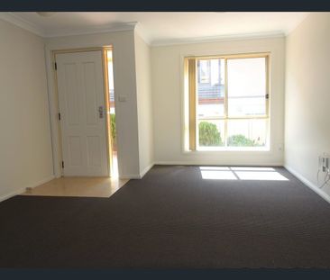 Townhouse is great location - Photo 4