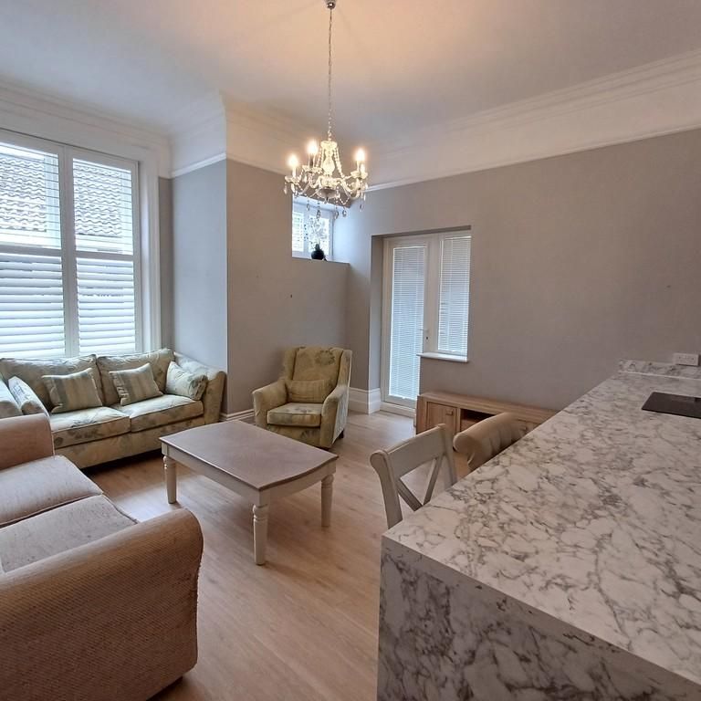 2 bedroom ground floor flat to rent - Photo 1