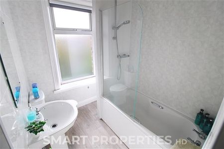 Blackmoorfoot Road, Crosland Moor, Huddersfield - Photo 5