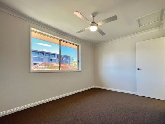 Two Bedroom Townhouse in a Prime Location - Photo 1