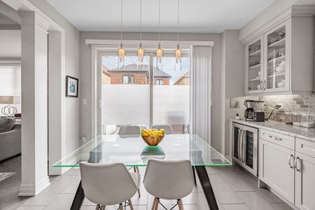 For Lease - 3302 Mintwood Circle, Oakville, Ontario - Photo 5