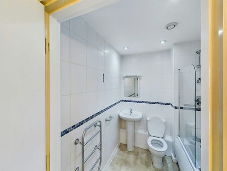 Flat to rent on - Photo 5