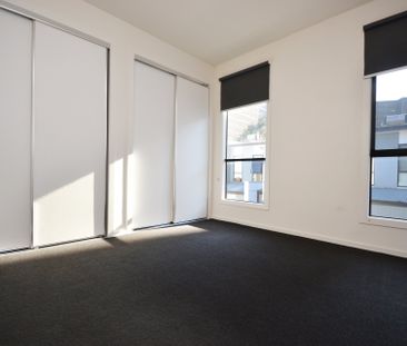 Contemporary Living with Space, Style and Convenience - Photo 1