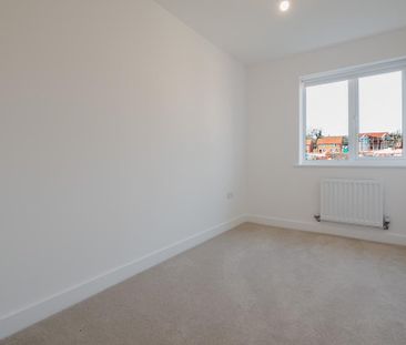 3 bedroom semi-detached house to rent - Photo 2