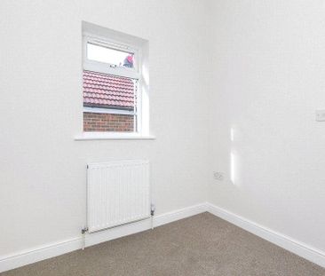 2 bedroom end of terrace house to rent - Photo 6