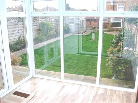 3 bedroom semi-detached house to rent - Photo 2