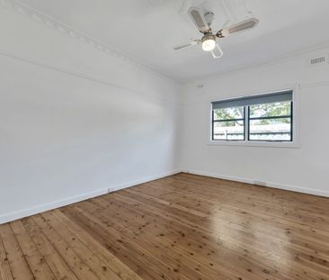 Comfortable 3-Bedroom Family Home in Brooklyn - Photo 3