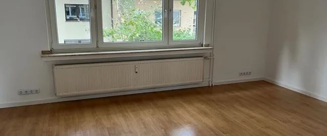 Schöne 2,5 Zimmer-Wohnung mit Balkon im I. OG in 47226 Duisburg - Photo 1