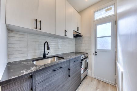 Appartement de 2 chambres entièrement rénové à NDG, à côté du campus Loyola. - Photo 2