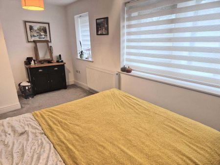 Halifax, Causeway Foot - Photo 2