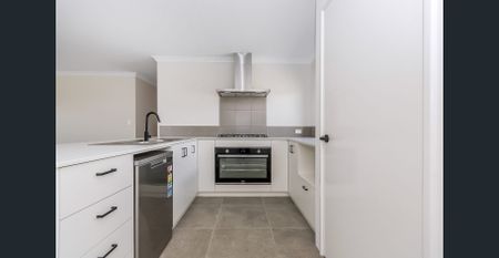 Modern 4-Bedroom Family Home with Alfresco Entertaining - Photo 5