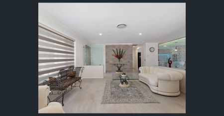 Break Lease - Renovated Gem in Brilliant Location - Four Bedroom Low Set Home - Mudgeeraba - Photo 2