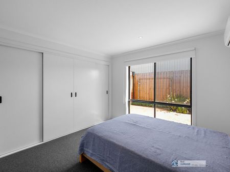 Charming 3-Bedroom Townhouse in the Heart of Cowes - Photo 3