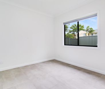 Spacious Two-Bedroom Granny Flat with Electricity & Internet Included - Photo 6